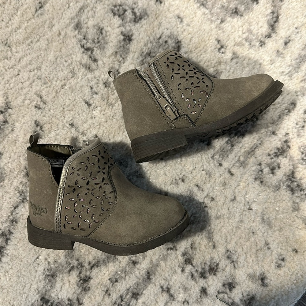 Adorable Osh Kosh Toddler Girls booties